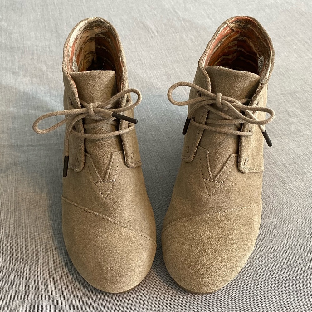 New Tom’s Desert Wedges, 8.5